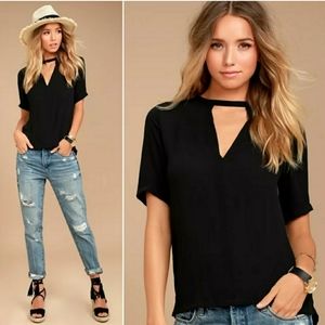 Lulu's Simplify Sophisticated Black Keyhole Top